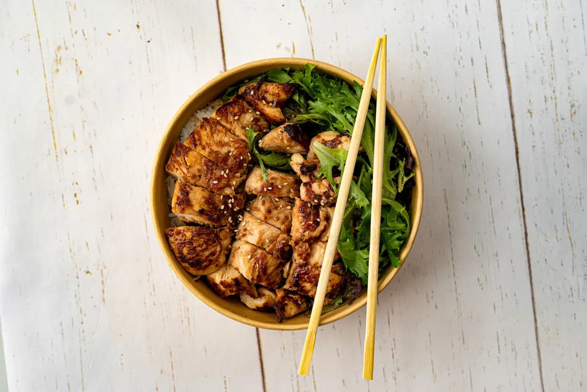 Bulgogi Grilled Chicken — Bowls of Rice